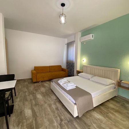Gray&Oli Studios Vlorë Buitenkant foto