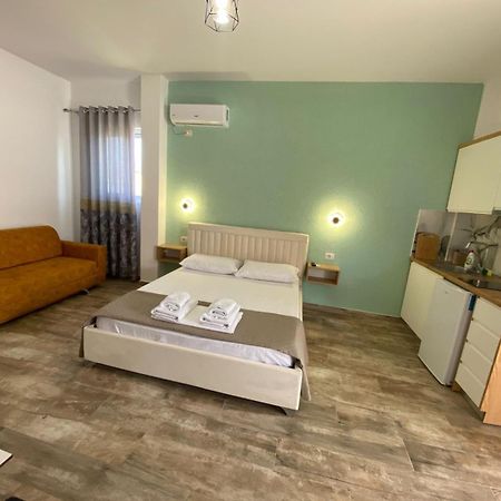 Gray&Oli Studios Vlorë Buitenkant foto