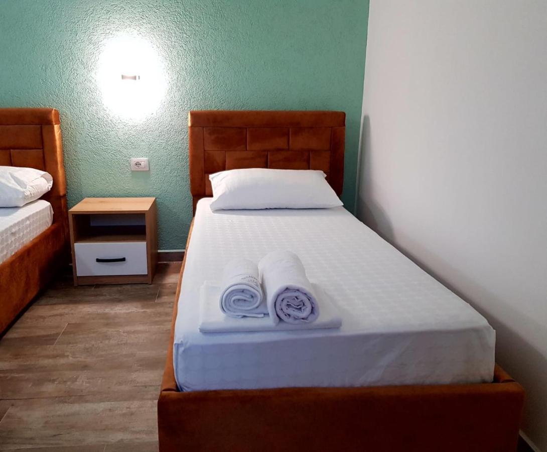 Gray&Oli Studios Vlorë Buitenkant foto