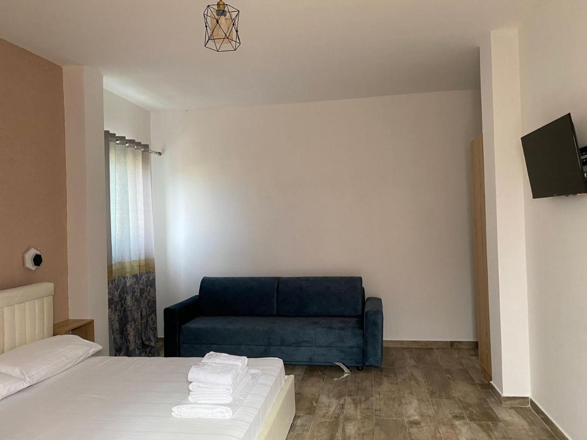 Gray&Oli Studios Vlorë Buitenkant foto