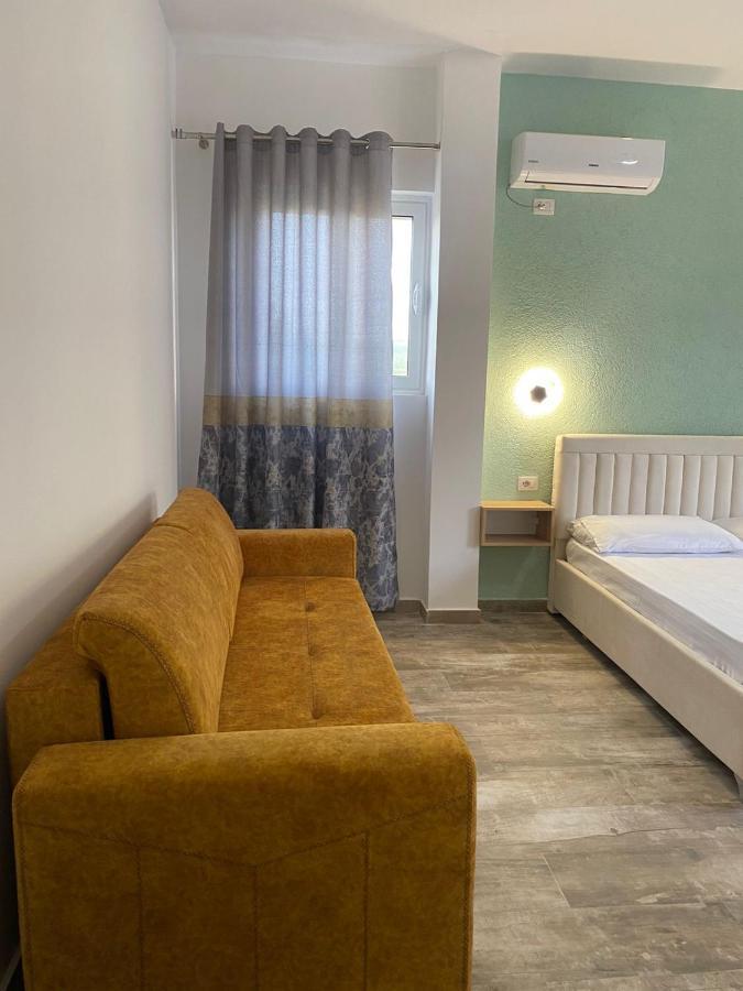 Gray&Oli Studios Vlorë Buitenkant foto