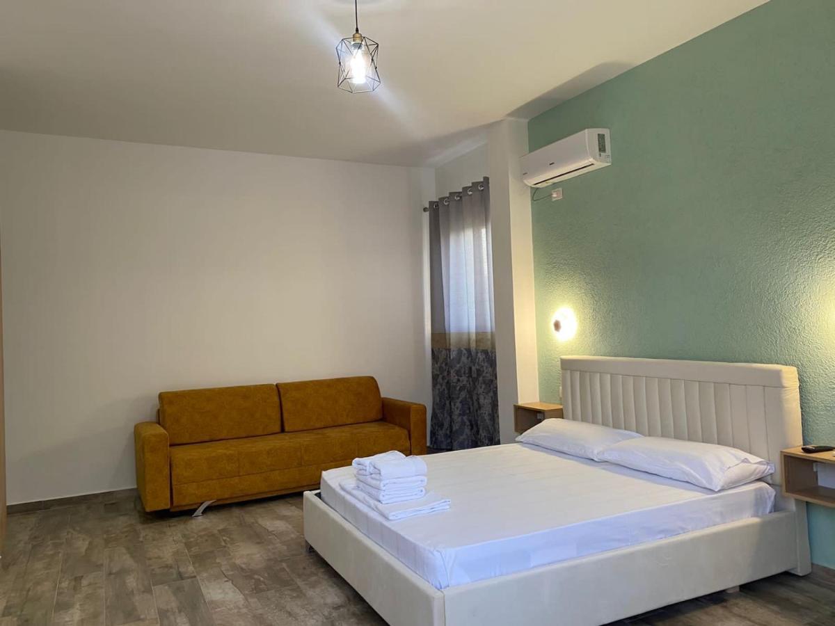 Gray&Oli Studios Vlorë Buitenkant foto