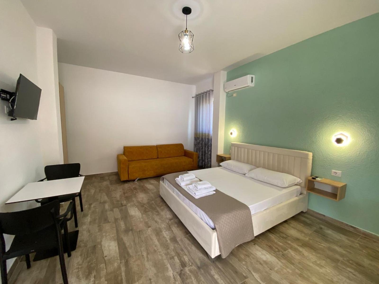 Gray&Oli Studios Vlorë Buitenkant foto
