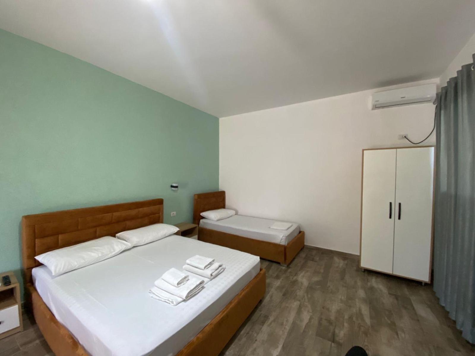 Gray&Oli Studios Vlorë Buitenkant foto