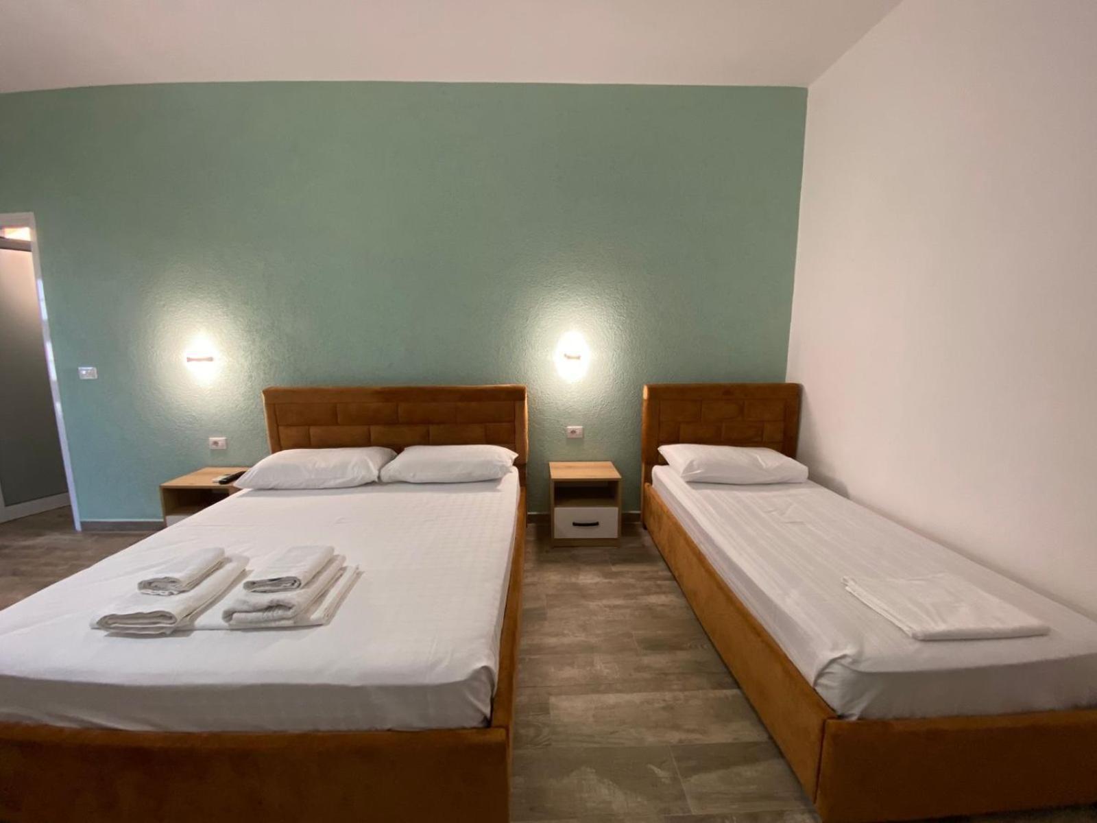 Gray&Oli Studios Vlorë Buitenkant foto