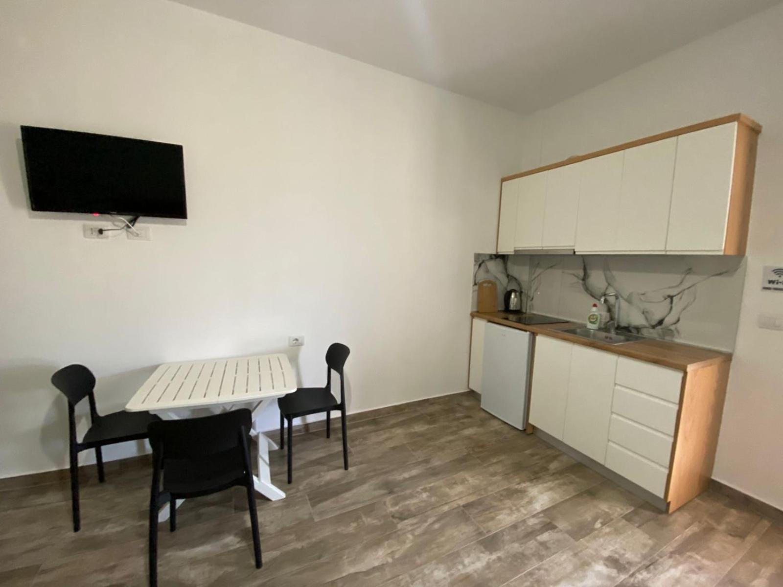 Gray&Oli Studios Vlorë Buitenkant foto