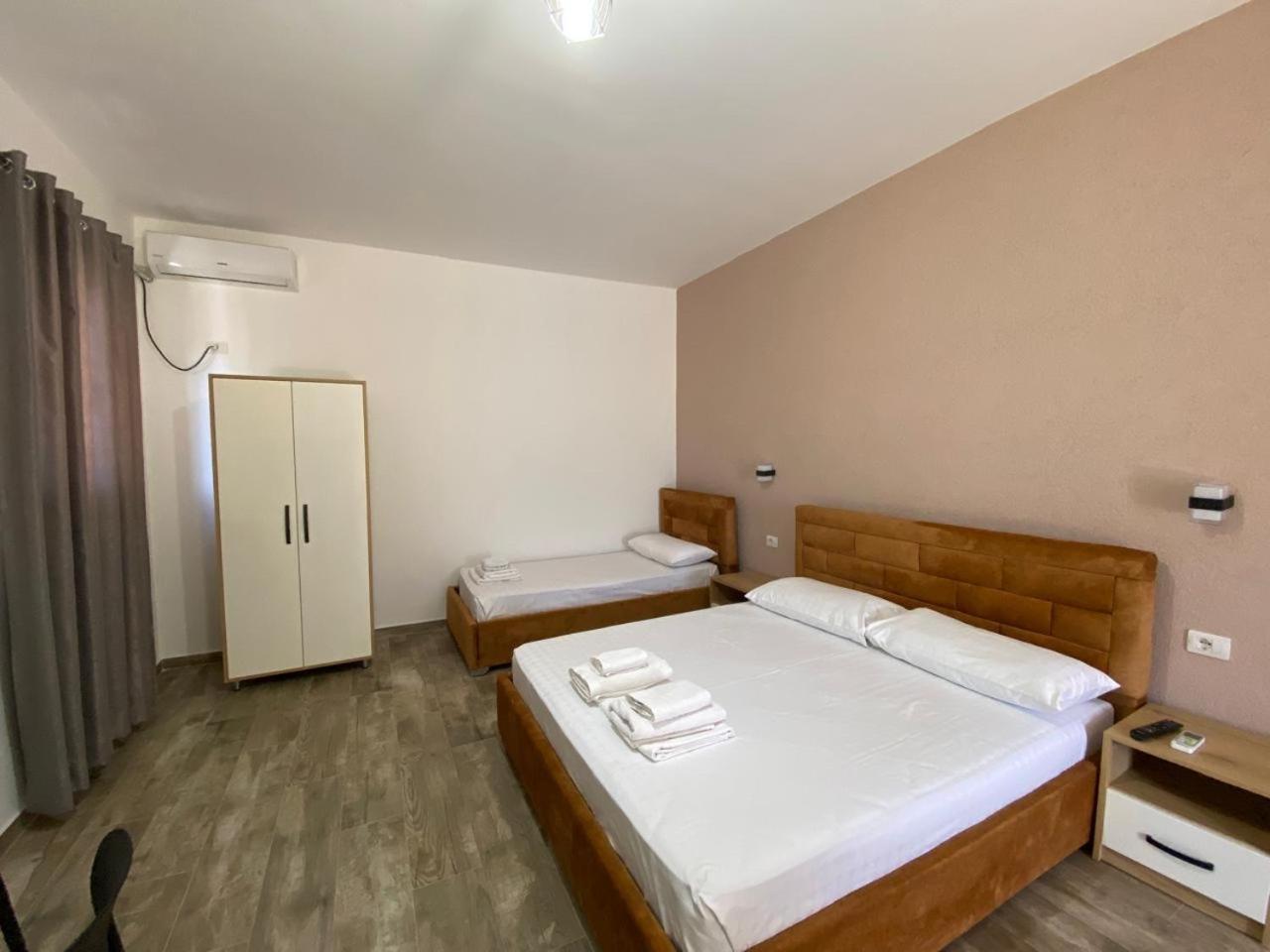 Gray&Oli Studios Vlorë Buitenkant foto