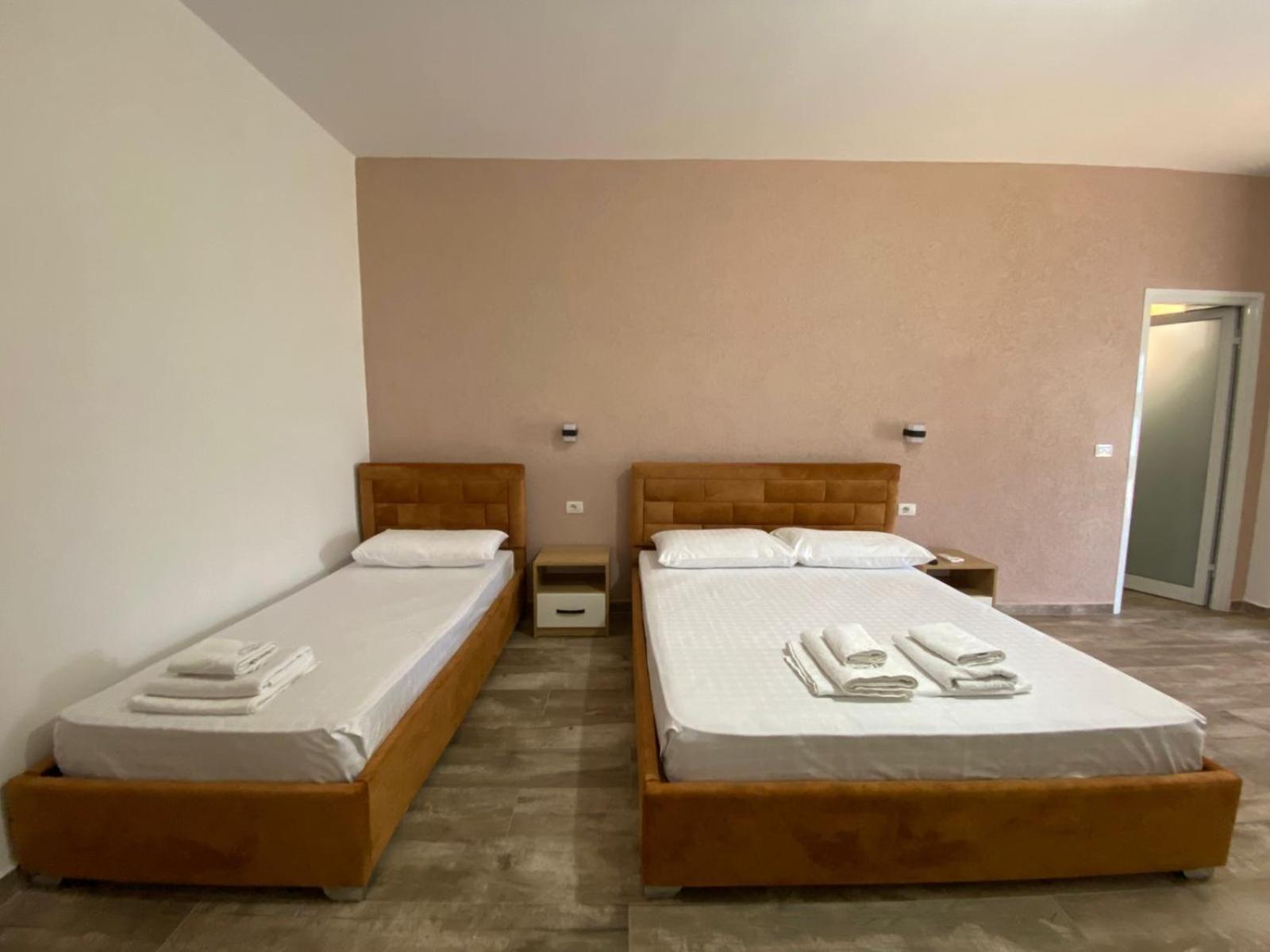 Gray&Oli Studios Vlorë Buitenkant foto
