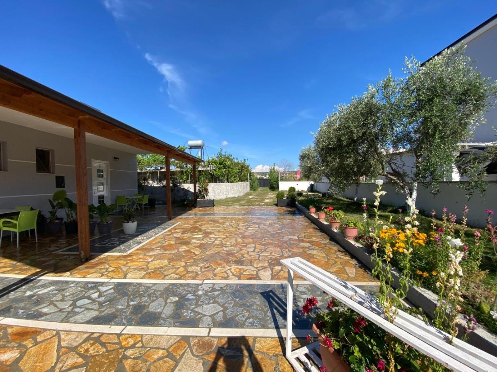 Gray&Oli Studios Vlorë Buitenkant foto